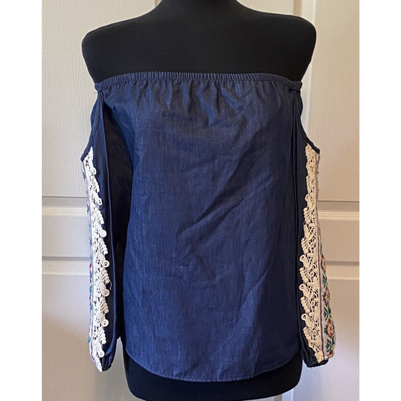 VaVa by Joy Han Blue Chambray Off Shoulder Embroidered Sleeve Blouse Medium - Picture 1 of 10
